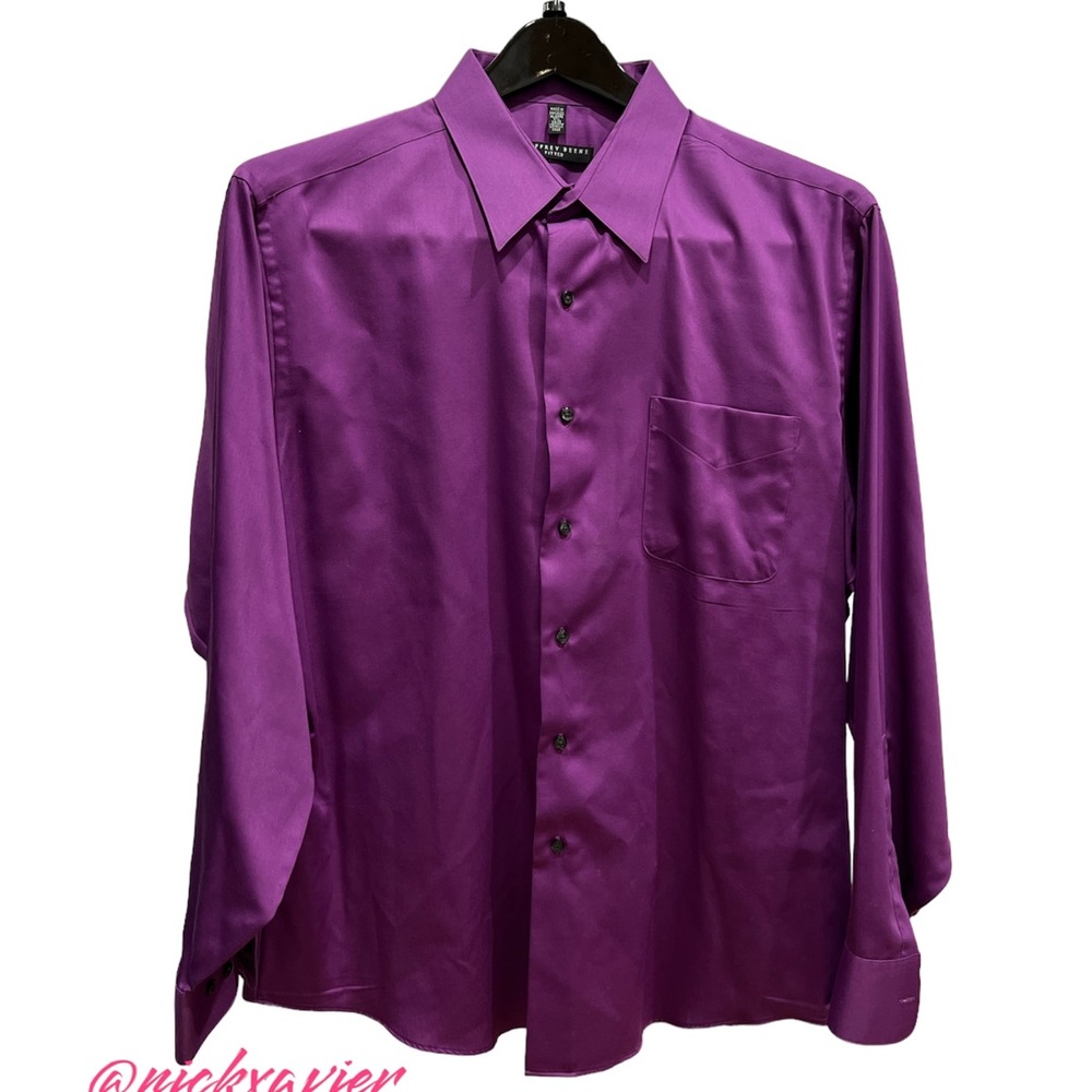 Men’s fitted dress shirt